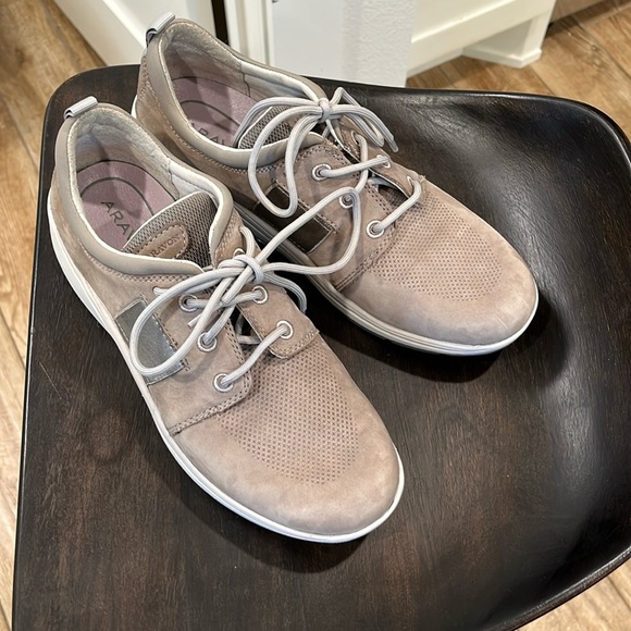 Aravon taupe lace ups - Picture 1 of 8